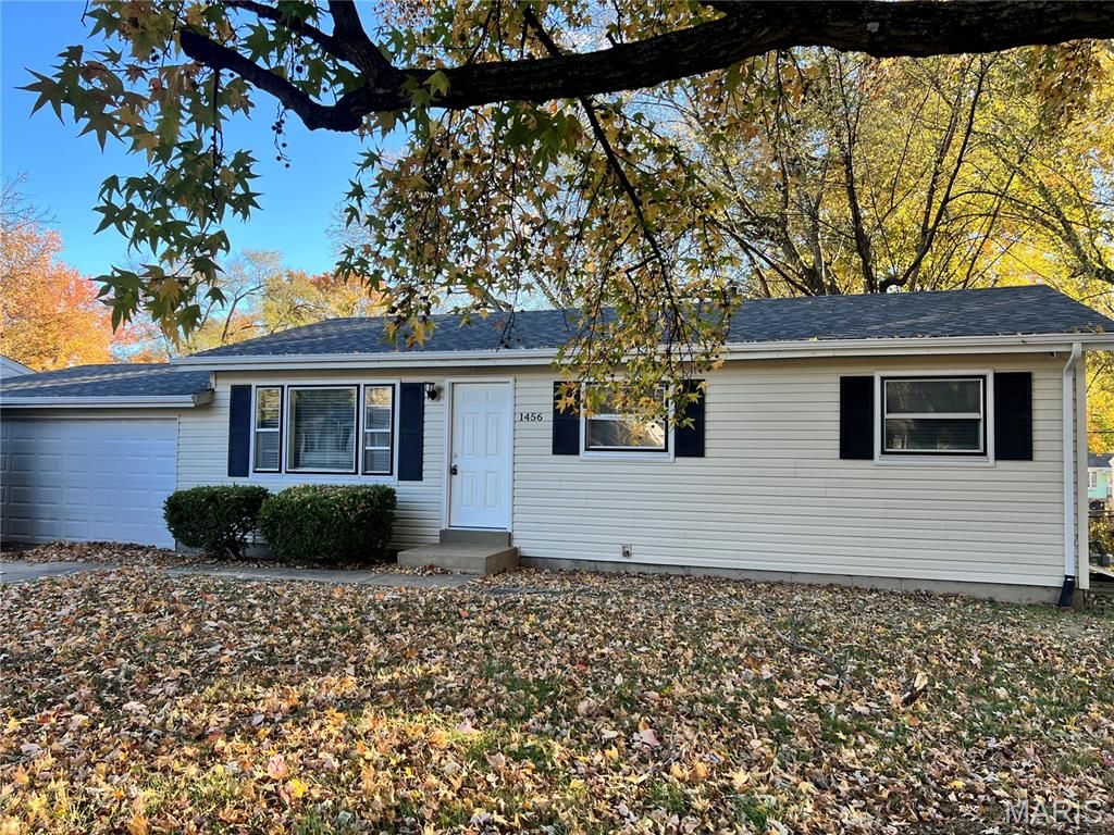 1456 Fairmeadows Lane, St Louis, MO 63138