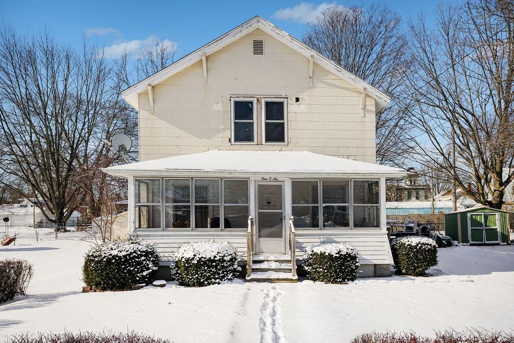 106 S Lincoln Street, White Pigeon Vllg, MI 49099