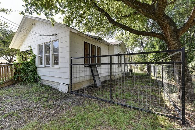 1292 N Business 35, New Braunfels, TX 78130