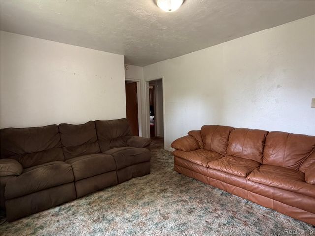 2065 Brady Avenue, Burton, MI 48529
