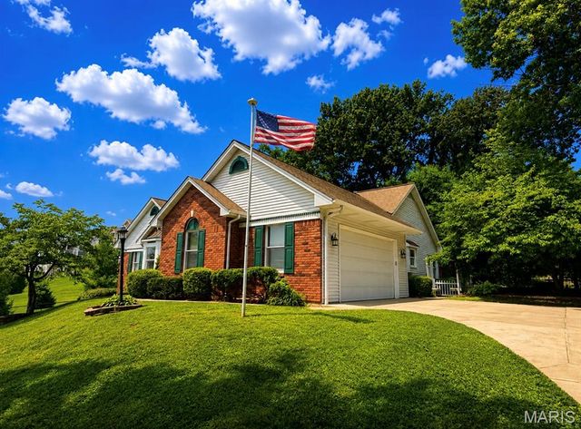 17 Rio Vista Drive, St Charles, MO 63303