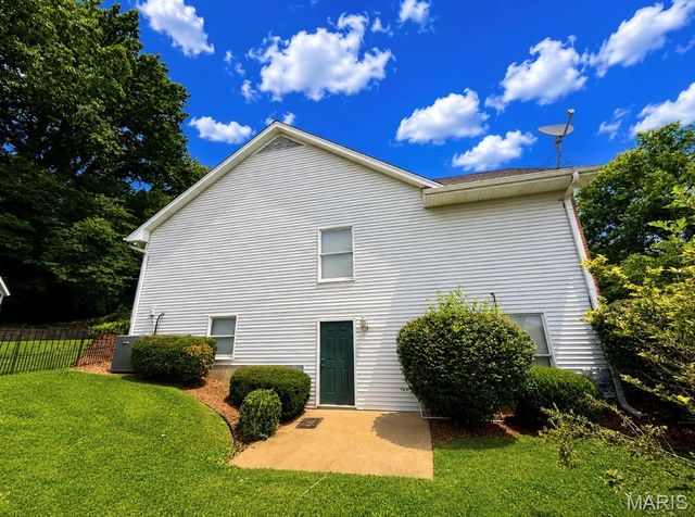 17 Rio Vista Drive, St Charles, MO 63303