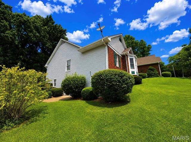 17 Rio Vista Drive, St Charles, MO 63303