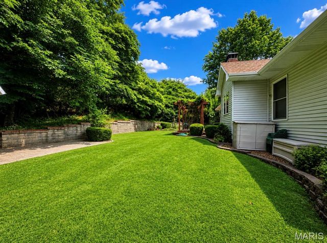 17 Rio Vista Drive, St Charles, MO 63303