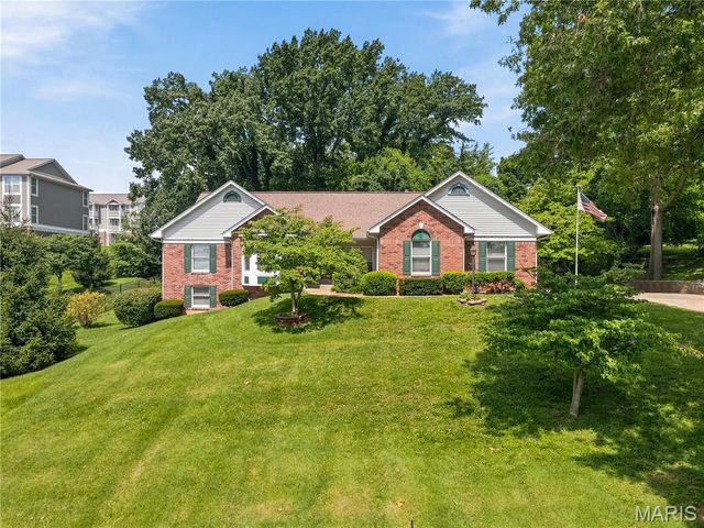 17 Rio Vista Drive, St Charles, MO 63303
