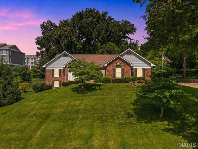 17 Rio Vista Drive, St Charles, MO 63303