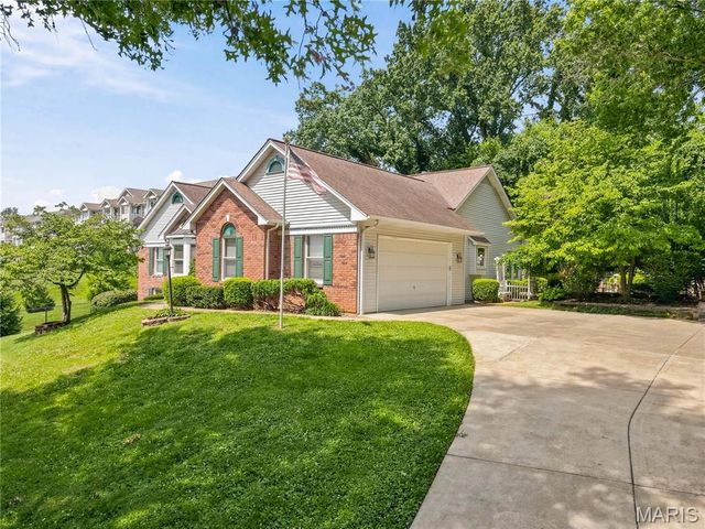 17 Rio Vista Drive, St Charles, MO 63303