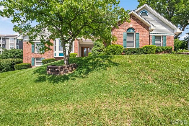 17 Rio Vista Drive, St Charles, MO 63303