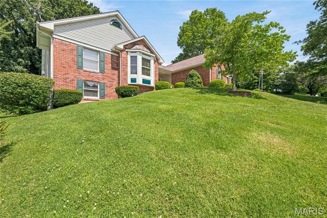 17 Rio Vista Drive, St Charles, MO 63303