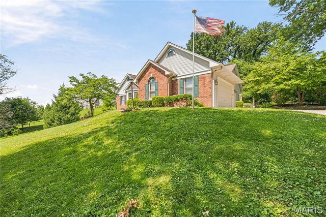17 Rio Vista Drive, St Charles, MO 63303