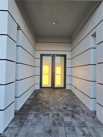 2916 Nelson RD N, Cape Coral, FL 33993