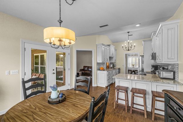 103 Stonegate Dr, Headland, AL 36345