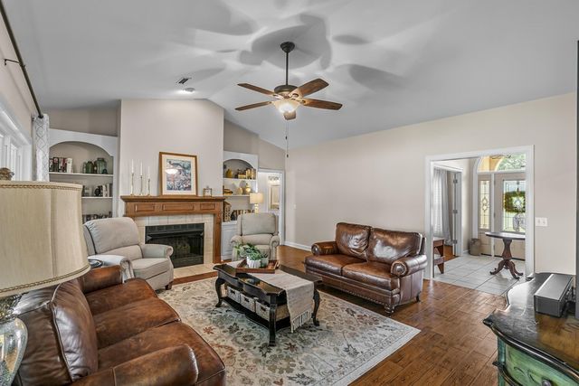 103 Stonegate Dr, Headland, AL 36345