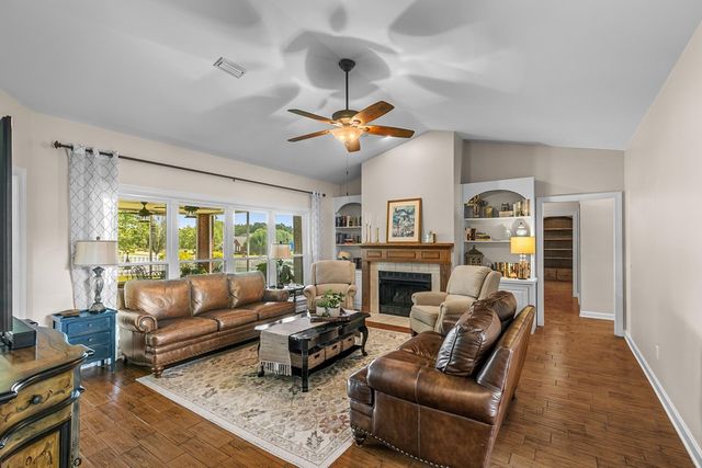 103 Stonegate Dr, Headland, AL 36345