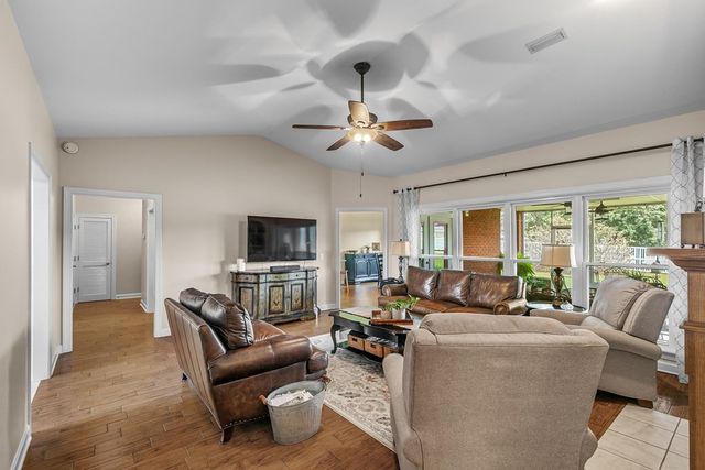 103 Stonegate Dr, Headland, AL 36345