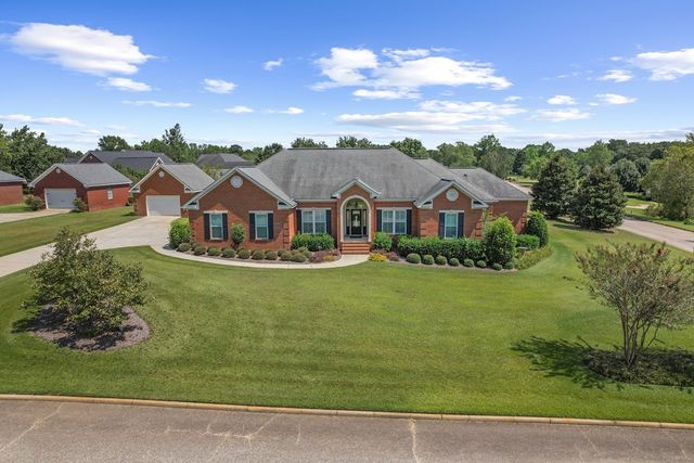 103 Stonegate Dr, Headland, AL 36345