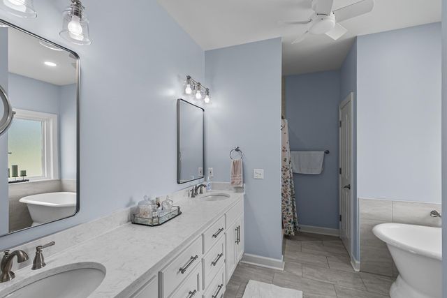 103 Stonegate Dr, Headland, AL 36345