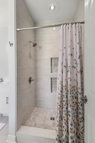 103 Stonegate Dr, Headland, AL 36345