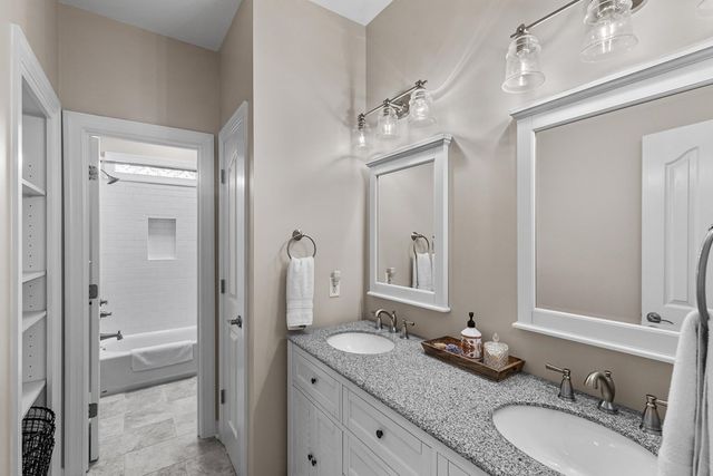 103 Stonegate Dr, Headland, AL 36345