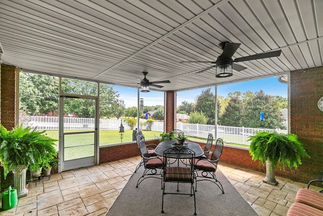 103 Stonegate Dr, Headland, AL 36345