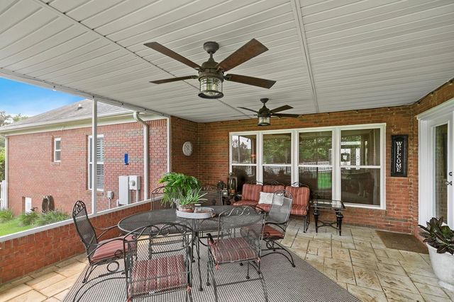 103 Stonegate Dr, Headland, AL 36345