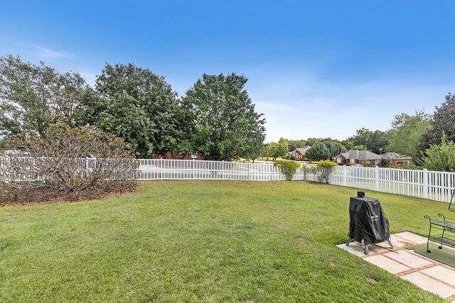 103 Stonegate Dr, Headland, AL 36345