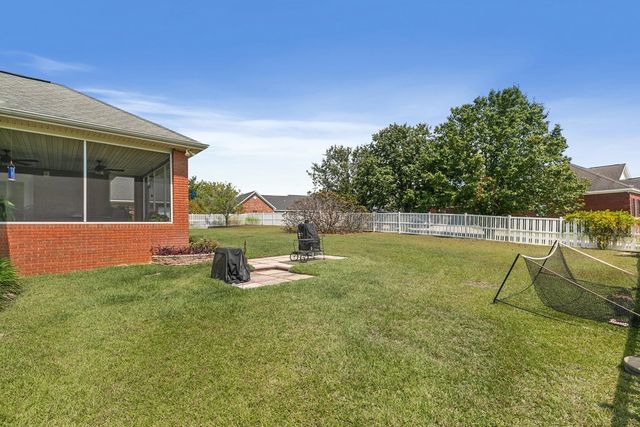 103 Stonegate Dr, Headland, AL 36345