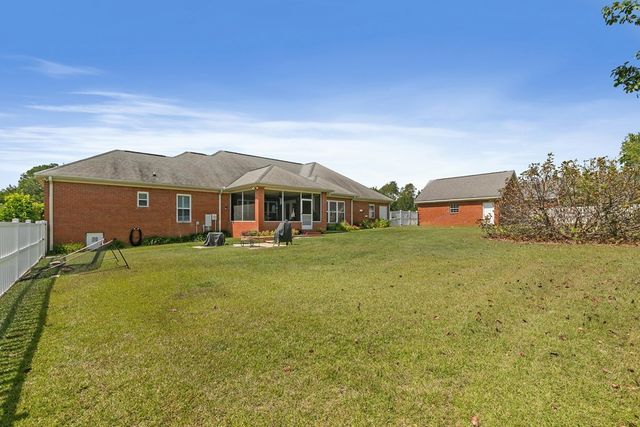 103 Stonegate Dr, Headland, AL 36345