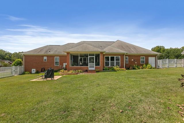 103 Stonegate Dr, Headland, AL 36345