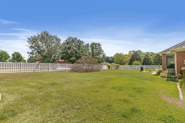 103 Stonegate Dr, Headland, AL 36345