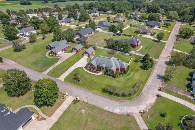 103 Stonegate Dr, Headland, AL 36345