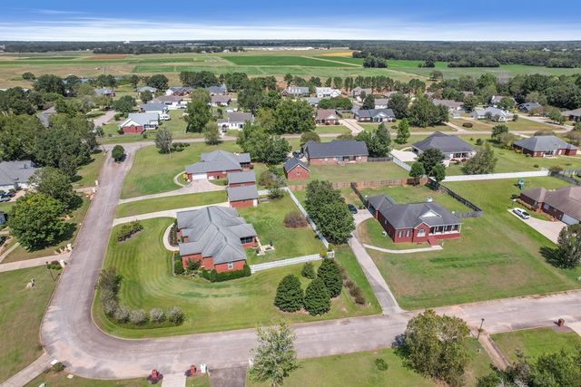 103 Stonegate Dr, Headland, AL 36345