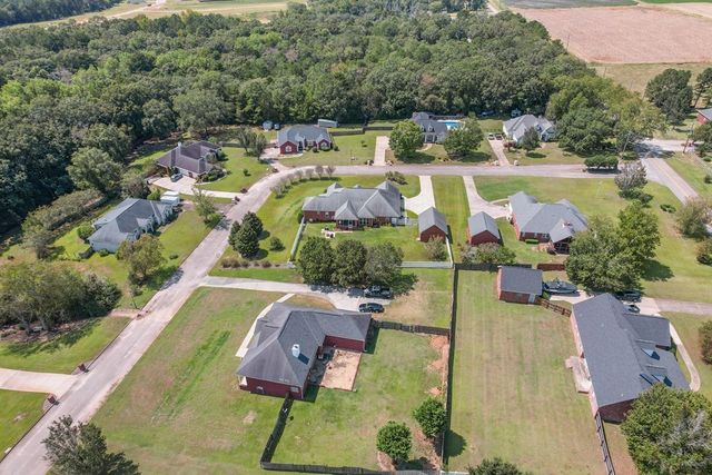 103 Stonegate Dr, Headland, AL 36345