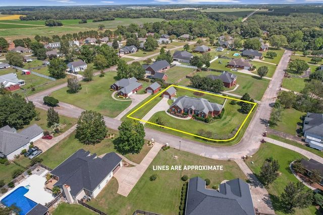 103 Stonegate Dr, Headland, AL 36345