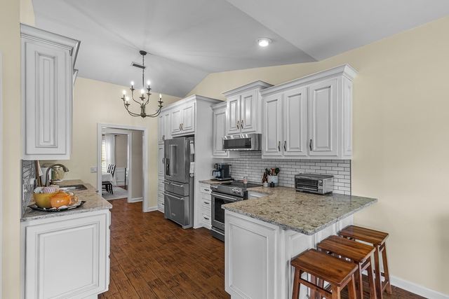 103 Stonegate Dr, Headland, AL 36345