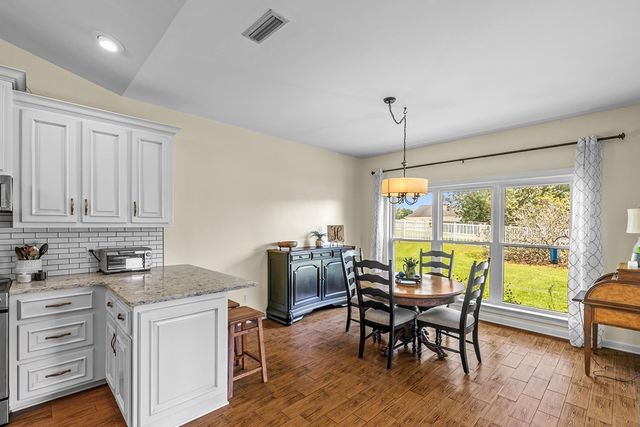 103 Stonegate Dr, Headland, AL 36345