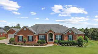 103 Stonegate Dr, Headland, AL 36345