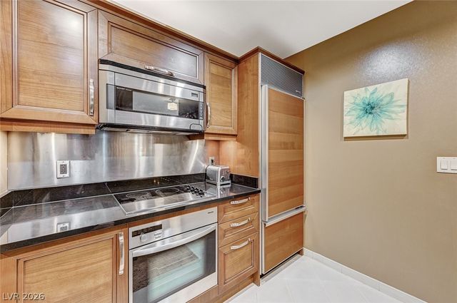 135 East Harmon Avenue 402, Las Vegas, NV 89109