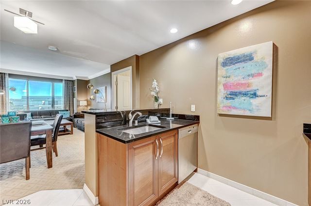 135 East Harmon Avenue 402, Las Vegas, NV 89109