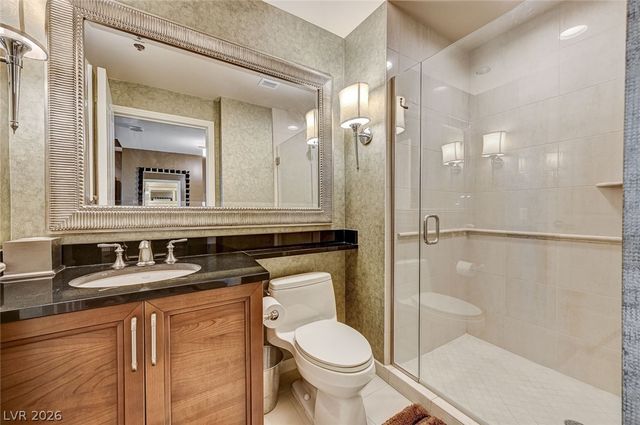 135 East Harmon Avenue 402, Las Vegas, NV 89109