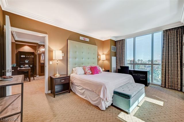 135 East Harmon Avenue 402, Las Vegas, NV 89109