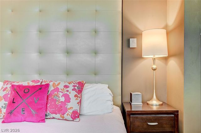 135 East Harmon Avenue 402, Las Vegas, NV 89109