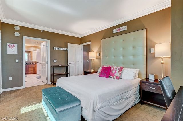 135 East Harmon Avenue 402, Las Vegas, NV 89109