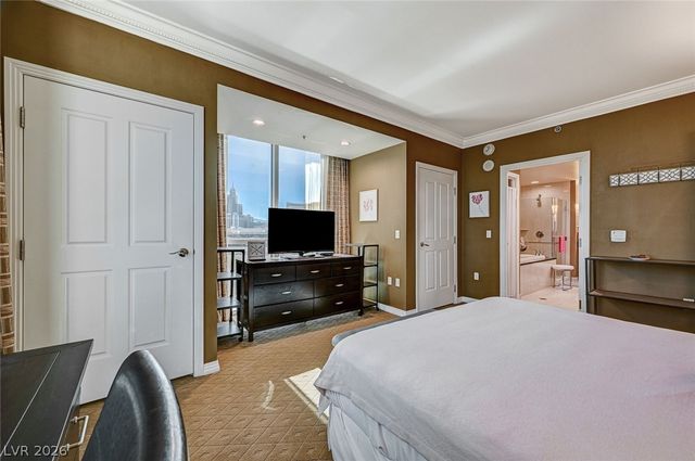 135 East Harmon Avenue 402, Las Vegas, NV 89109