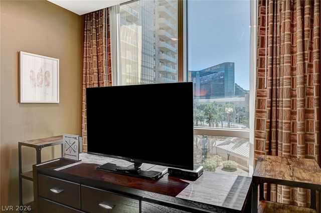 135 East Harmon Avenue 402, Las Vegas, NV 89109