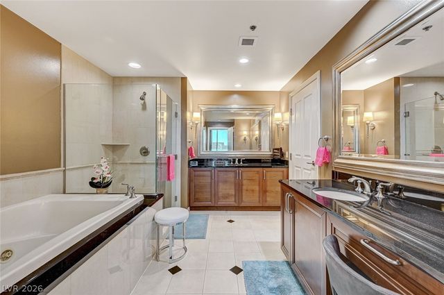 135 East Harmon Avenue 402, Las Vegas, NV 89109