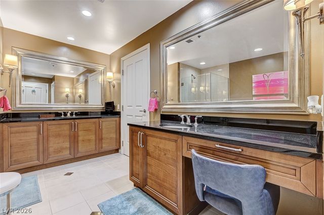 135 East Harmon Avenue 402, Las Vegas, NV 89109