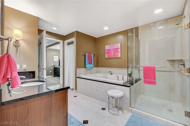 135 East Harmon Avenue 402, Las Vegas, NV 89109