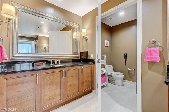 135 East Harmon Avenue 402, Las Vegas, NV 89109