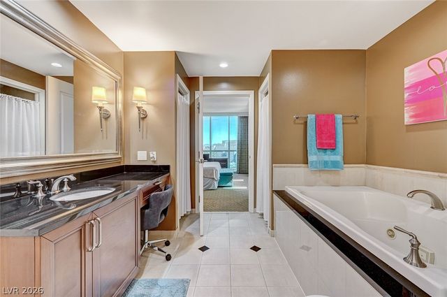 135 East Harmon Avenue 402, Las Vegas, NV 89109